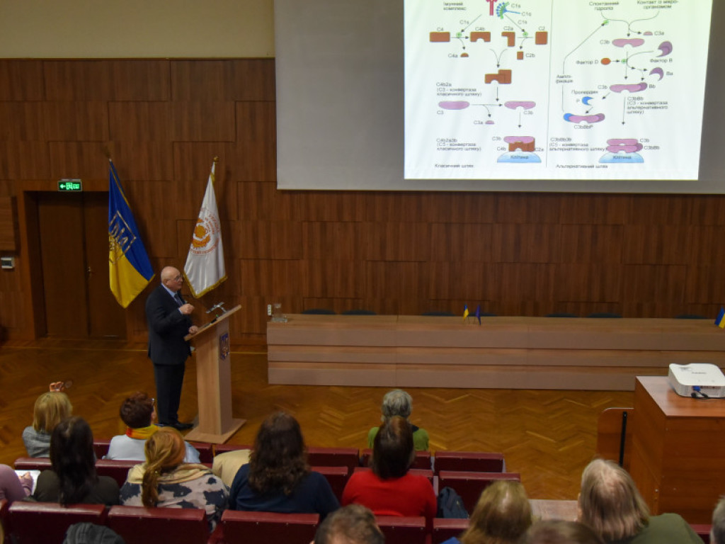 Цикл відкритих лекцій «Основи імунології»: лекційна майстерність професора ПДМУ викликала захват у авдиторії