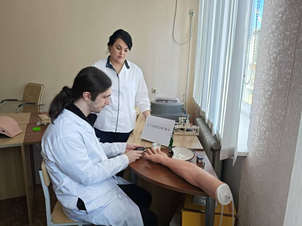 Здобувачі вищої освіти змагалися у І етапі Всеукраїнської студентської олімпіади з навчальної дисципліни «Внутрішня медицина (Невідкладні  стани в практиці стоматолога)»