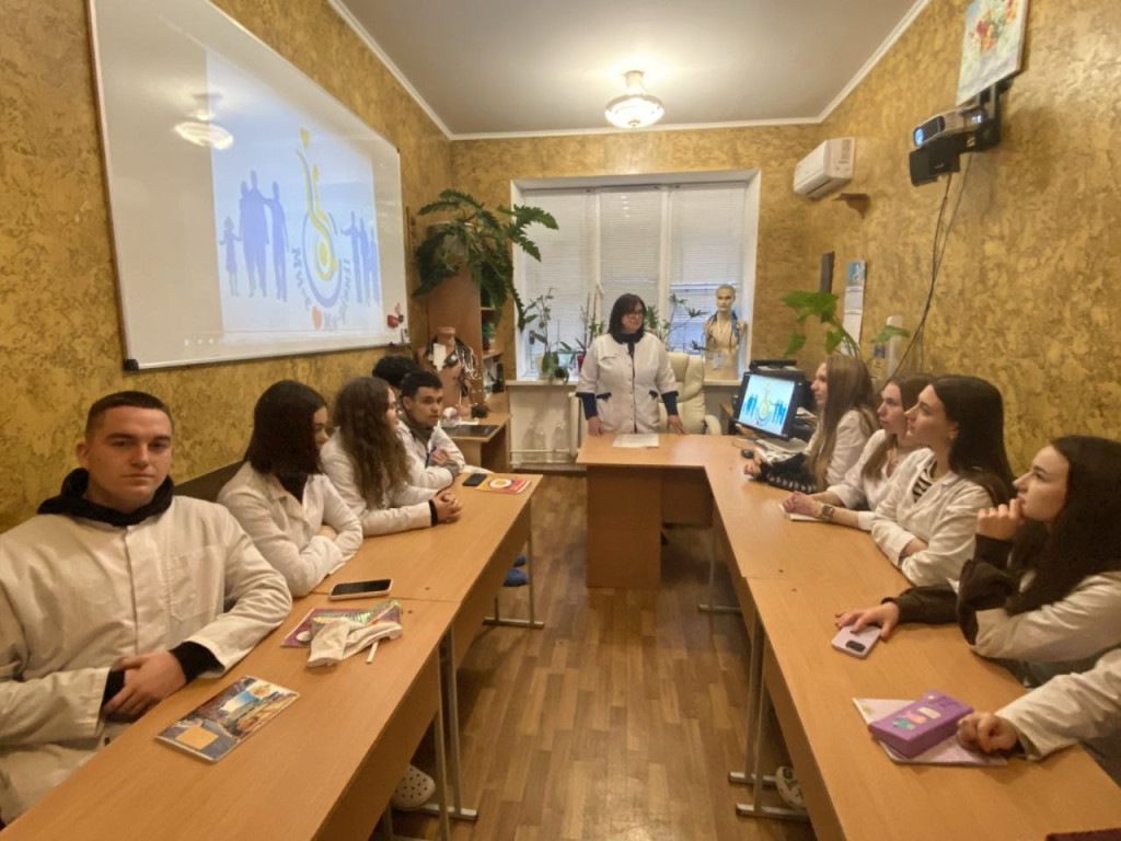 3 грудня – Міжнародний день людей з обмеженими фізичними можливостями.