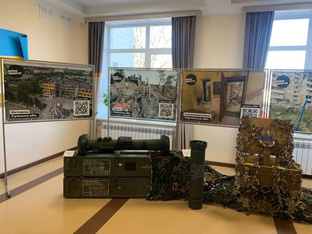 Студенти ділилися враженнями від виставки «Незламна Україна» в рамках проєкту «Війна впритул»