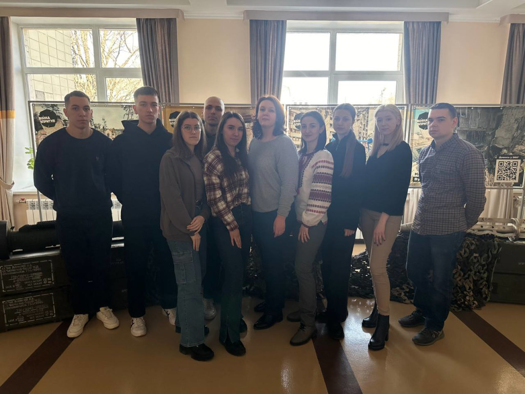 Студенти ділилися враженнями від виставки «Незламна Україна» в рамках проєкту «Війна впритул»